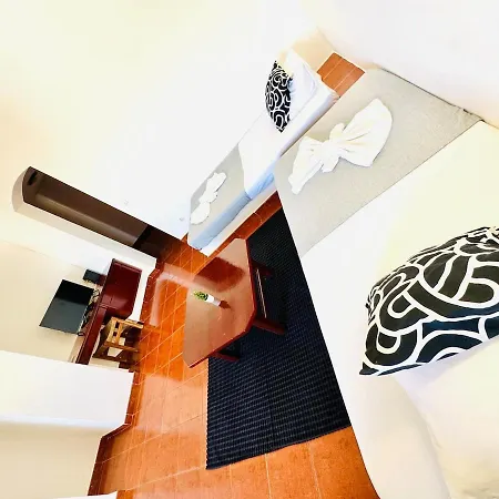 Privado T1 Rua Da Oura *